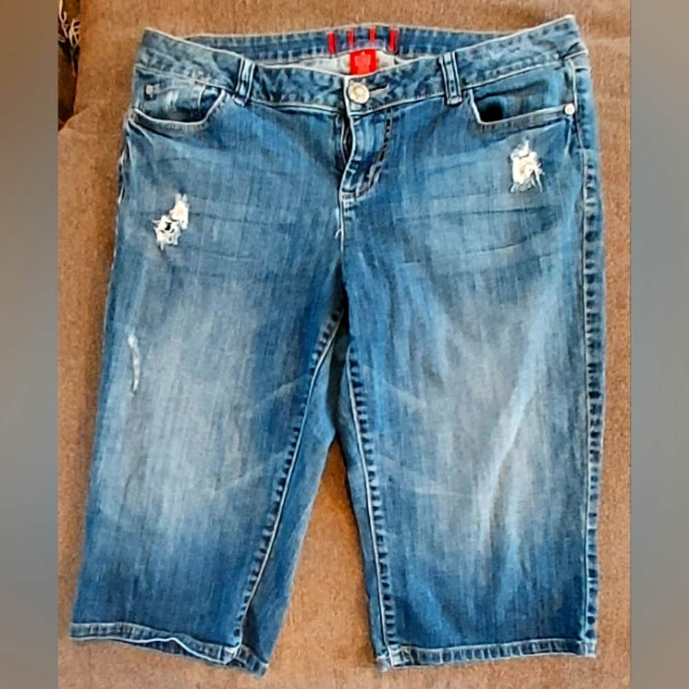 SOLD ON MECARI  ELLE WOMANS JEAN CAPRIS SIZE 14